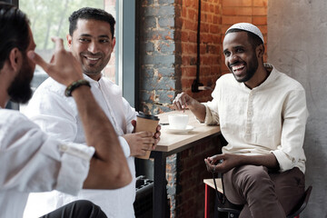 Poster - Muslim Friends Gathering In Cafe