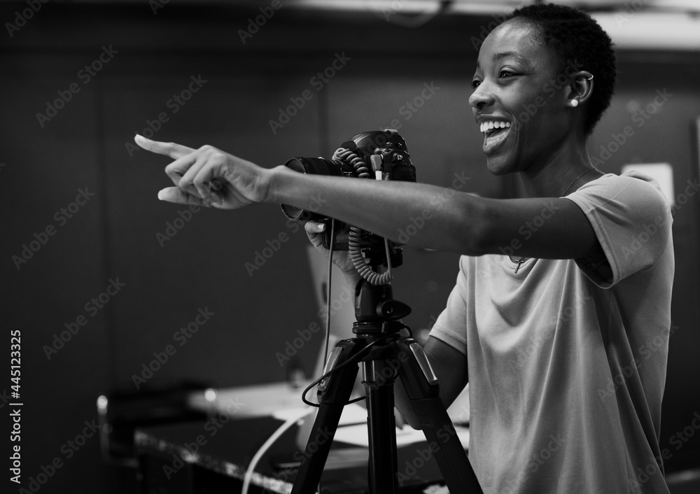 Cheerful photographer giving instructions in the studio - obrazy, fototapety, plakaty 