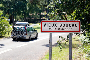 Canvas Print - Panneau  de signalisation d'entrée dans la ville de  Vieux Boucau dans les Landes