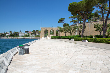 Wall Mural - Brindisi, Apulien, Salento Ehrenmal für den italienischen Seemann, 1933 errichtet