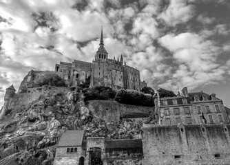 Wall Mural - Vue sur le Mont Saint Michel en Normandie