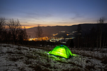 Wall Mural - tent in the winter in the mountains with a view of the night city