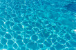 © Unclesam - Eau bleue de piscine