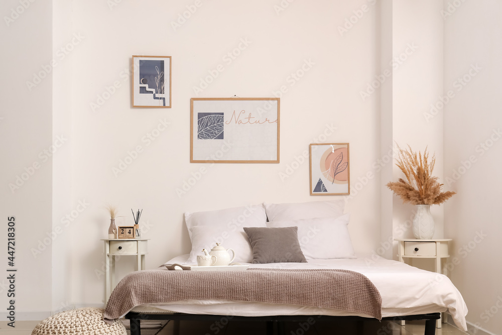 Interior of stylish bedroom with pictures - obrazy, fototapety, plakaty 