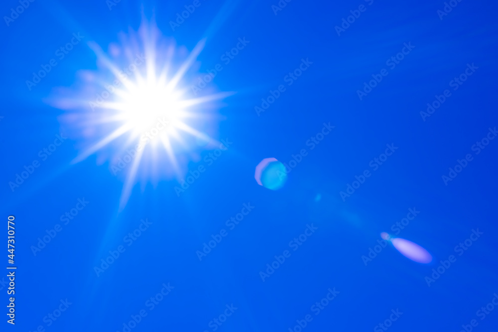 Photo Stock 夏の青空と太陽 | Adobe Stock