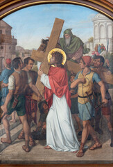 Papier Peint - VIENNA, AUSTIRA - JUNI 17, 2021: The painting Jesus carries his cross as part of Cross way stations in church Marienkirche by redemptorist Maximilian Schmalzl from end of 19. cent.