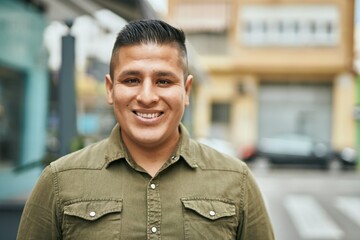 Canvas Print - Young latin man smiling happy standing at the city.