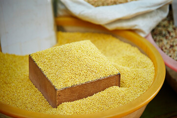 Canvas Print - Yellow grains displayed in a traditional market