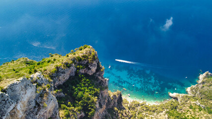 Canvas Print - Speedboat speeding up along Capri coastline on a beautiful summer morning, Italy