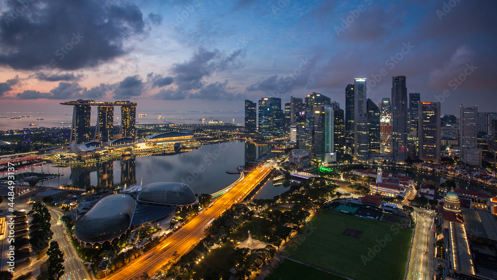 Singapore skyline at a sunset - obrazy, fototapety, plakaty 
