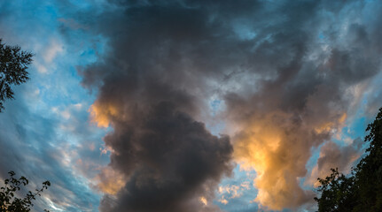 Poster - Allassac (Corrèze, France) - Coucher de soleil nuageux