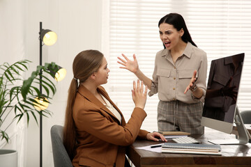 Wall Mural - Boss screaming at employee in office. Toxic work environment