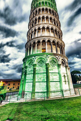 Canvas Print - Pisa Tower for St Patrick's Day illuminated by green lights, Tuscany - Italy