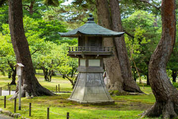 Wall Mural - 石川県金沢市にある兼六園周辺の風景 Scenery around Kenrokuen Garden in Kanazawa City, Ishikawa Prefecture, Japan.