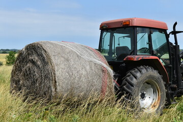 Sticker - Tractor with a Hay Bale