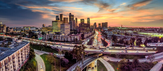 Fototapete - Los Angeles skyline at sunset