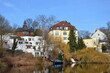 Villa und See im Frühling im Stadtteil Grunewald, Berlin
