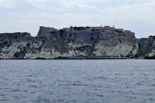 Isole Tremiti - Castello Dell'Isola Di San Nicola Dal Versante Di Nord Ovest Dalla Barca