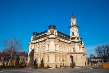 Poland, Lesser Poland, Nowy Sacz, Town Hall At Town Square With Sculptured Monument