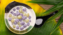 Bualoy, Bua Loy, Bualoi, Bua Loi, Thai Dessert, Sticky Rice Dumplings In Sweet Coconut Milk, Purple Color From Taro, Green Color From Pandan Leaf On Banana Leaf, Top View, Full HD Ratio