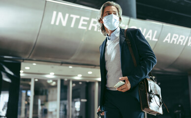 Wall Mural - Businessman traveling during pandemic