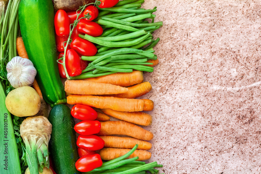 Obraz na płótnie Zdrowe, organiczne warzywa. Składniki potraw wegetariańskich. Jedzenie ekologiczne w salonie
