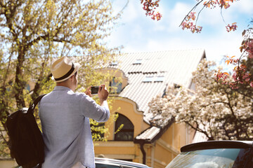 Canvas Print - Tourist taking picture on beautiful city street