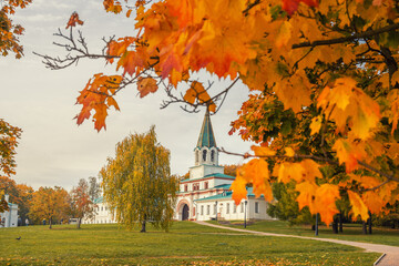 Wall Mural - Front Gate complex and Colonel's chamber in Kolomenskoye on autumn day. Moscow