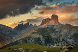 Fototapeta Na sufit - Dolomity o zachodzie słońca Włochy Alpy 