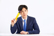 © 이 상신 - 흰 배경 앞에 정장 입은 고민하는 30대 한국 남자