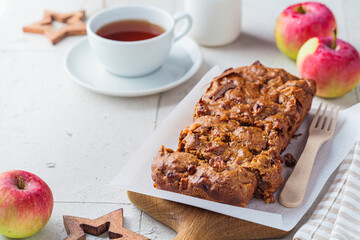 Wall Mural - Apple bread on a wooden board. Autumn fruit pie, gray background.