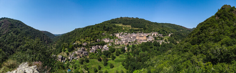 Poster - Conques (Aveyron, France) - Vue panoramique du village depuis le point de vue du Bancarel