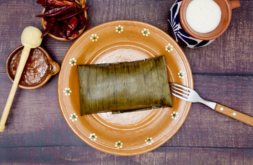 Comida típica mexicana, Tamales veracruzanos o jarochos, preparados con hojas de plátano, harina de maíz y adobo rojo. Alimento prehispánico. 