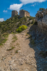 Sticker - Chapelle San Emeterio et donjon médiéval à Samitier, Aragon, Espagne