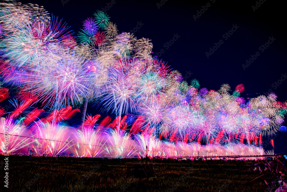長岡花火 フェニックス花火（彩色千輪ワイドスターマイン） の Stock