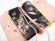 日本の普段着用の着物のセット（着物、帯、帯揚げ、帯紐）、桜柄：絹ではなく濡れても大丈夫なポリエステル製。