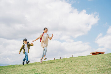 Canvas Print - 公園を走る小学生
