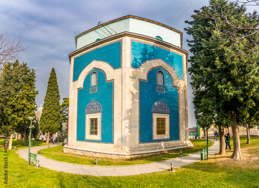 Turbe The Green Tomb (Yesil Türbe) is a mausoleum of the fifth Ottoman Sultan ...