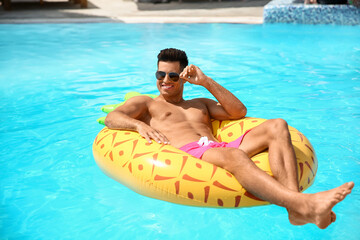 Poster - Handsome man with inflatable ring in swimming pool