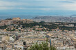 ギリシャ　アテネのリカヴィトスの丘の頂上から見えるアクロポリス、パルテノン神殿、アテネの街並みとエーゲ海