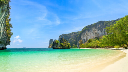 Wall Mural - ko hong island and exotic beach with mountain cliff, with crystal clear water and white sand, krabi,