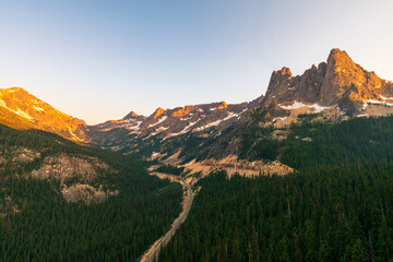 Wall Mural - Evening Sun in The North Cascades