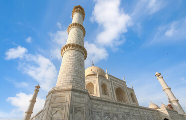 Fototapete - Taj Mahal Agra with view of white marble minaret in close up view
