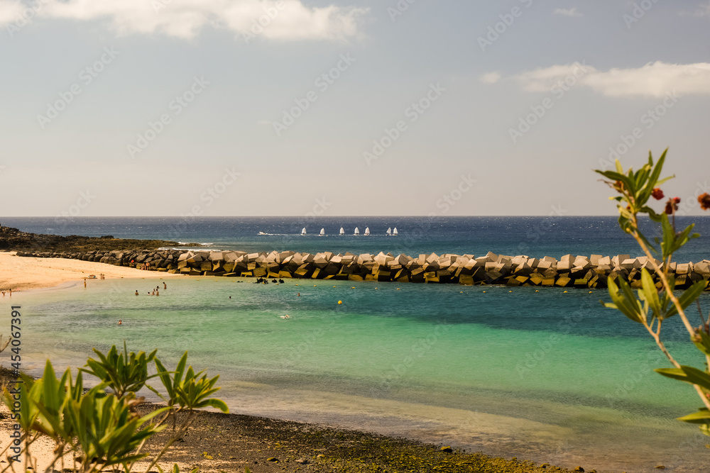 Playa Flamingo w miejscowości Playa Blanka na wyspach kanaryjskich. - obrazy, fototapety, plakaty 