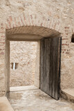 Fototapeta  - murowane wejście