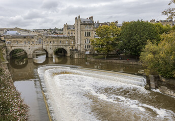 Wall Mural - Scenic view of Pulteney Bridge over Avon River in Bath, United Kingdom