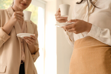 Canvas Print - Business people having coffee break in office