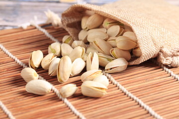 Poster - The pistachios are on the wooden board