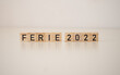 Ferie 2022 - napis z drewnianych kostek 