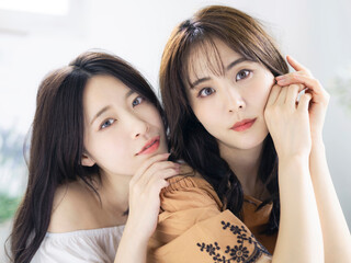 Aufkleber - 女性二人のポートレート　ファッションイメージ